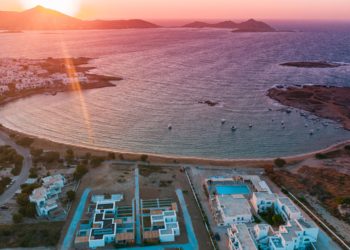 Το Cove Paros ρίχνει άγκυρα στην καρδιά των Κυκλάδων