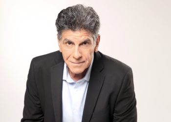 Ο Γιάννης Μπέζος από το Α ως το Ω: “Η δουλειά του καλλιτέχνη δεν έχει σιγουριά, αυτή είναι και η γοητεία της”