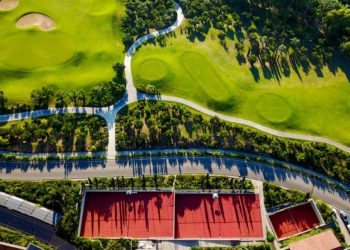 Costa Navarino: Συνεργασία με τον διάσημο προπονητή τένις Πάτρικ Μουράτογλου