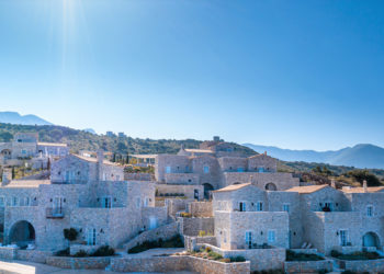 Μάνη: Ariá Estate Suites and Spa με 16 πολυτελείς σουίτες χτισμένες αμφιθεατρικά