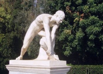 To γλυπτό θρύλος: Η ιστορία και ο βανδαλισμός του “Ξυλοθραύστη”