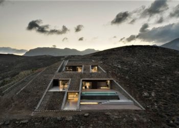 Εντυπωσιακό σπίτι-σπηλιά στη Σέριφο