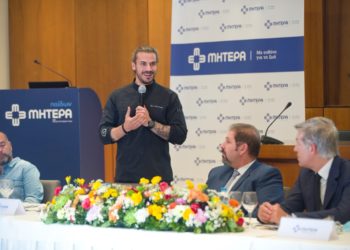 Άκης Πετρετζίκης: Γευστικός παράδεισος στο ΜΗΤΕΡΑ