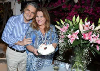 Δέσποινα Μοιραράκη & Γιάννης Κοντούλης: Πάρτι για τα 10 χρόνια γάμου στη Μύκονο