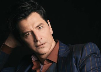 Σάκης Ρουβάς: Στο Νο1 των πωλήσεων το νέο άλμπουμ «Στα Καλύτερά Μου»