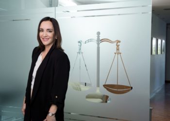 Η δικηγόρος Μίνα Φιλιοπούλου απαντά σε 10+1 ερωτήσεις