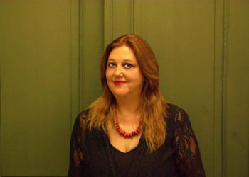 Άννα Μυκωνίου: “Τη Θεσσαλονίκη δεν την ξεγελάς με επάργυρα μπακίρια”