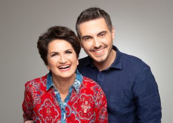 Άλκηστις Πρωτοψάλτη & Μιχάλης Χατζηγιάννης: Με “Μια αγκαλιά τραγούδια” στην Κρήτη