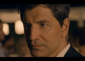 «Πάρε Με Αγκαλιά»: Νέο video clip από τον Σάκη Ρουβά