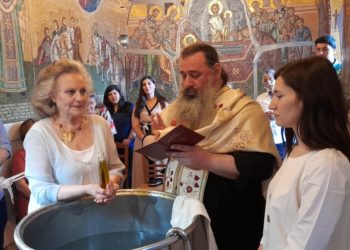 Βάφτιση με νονά την Όλγα Πολίτου