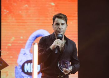 Ο Γιώργος Μαζωνάκης με το «Ώρες Μικρές» κατέκτησε τα VMA 2021