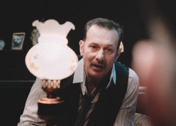 O Θανάσης Σαράντος από το Α ως το Ω: “Τιμητικό για τον θεατή να κάνω ρεπερτόριο μέσα στις δύσκολες συνθήκες της πανδημίας”