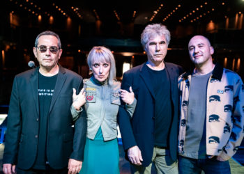 Μπλε & Georges Perin στην Πλαζ Αρετσούς