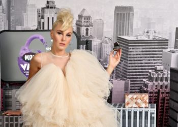 Η REDKEN είναι ο αποκλειστικός hairstyle partner των  Mad Video Music Awards 2021  από τη ΔΕΗ   