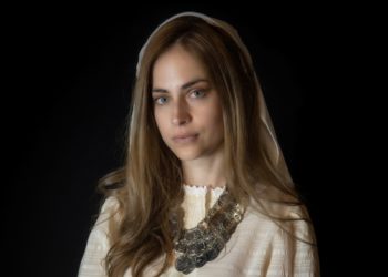 Η Έφη Κιούκη από το Α ως το Ω: “Η Κάντω Τζαβέλλα είναι ένας ρόλος που θα θυμάμαι πάντα”