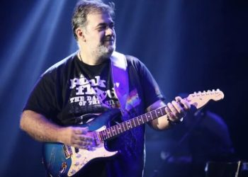 Η “Απάτη” του έντεχνου με τον Δημήτρη Σταρόβα και τους 15 50