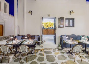 Ohja! Paros: Ένα παλιό πέτρινο σπίτι μετατράπηκε σε σύγχρονο οyster bar