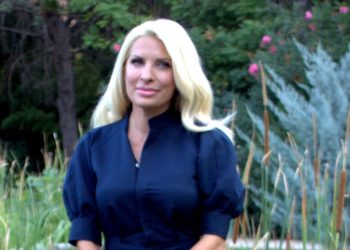 Ελένη Μενεγάκη: “Ακόμα κι αυτοί που λένε ότι δεν με βλέπουν, κάπου με έχουν δει, κάπου υπάρχω στη ζωή τους”