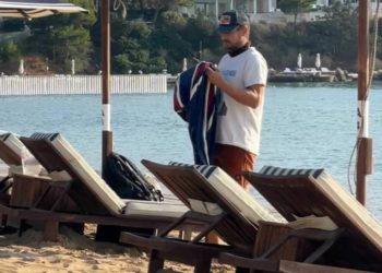 James Franco: Για μπάνιο στoν Αστέρα Βουλιαγμένης