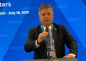 O Nτίνος Κόκκινος απαντά σε 10+1 ερωτήσεις