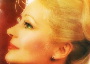 Μαρία Αλιφέρη: “Έχω δουλέψει χωρίς στηρίγματα, δεν είχα κίνητρο τη δόξα αλλά την επικοινωνία της ψυχής”