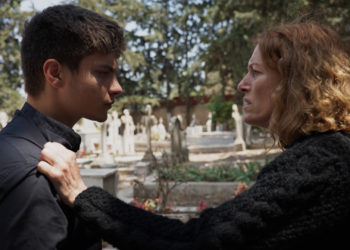 Η γη της ελιάς: Η απρόσμενη επίσκεψη στον συμβολαιογράφο