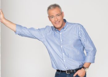 Σαββατοκύριακο με τον Μάνεση: Επιστρέφει για 5η χρονιά