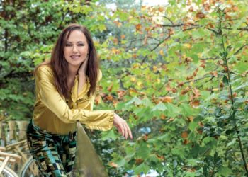 H Kοραλία Καράντη από το Α ως το Ω: “Η διανόηση είναι η προστασία μας απέναντι στην αδικία και την παρακμή”