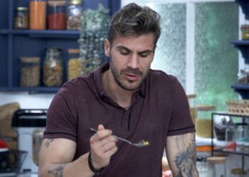 Άκης Πετρετζίκης: Ποιες συνταγές προτείνει για το Σαββατοκύριακο