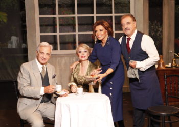 “Κι από Σμύρνη …Σαλονίκη” της Μιμής Ντενίση: Το πρώτο ελληνικό θεατρικό σίκουελ επιστρέφει