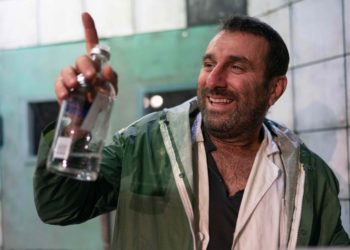 Ο Ηλίας Βαλάσης από το Α ως το Ω: “Ο ηθοποιός είναι πολεμιστής και το θέατρο μάχη”