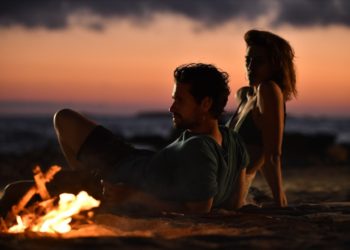 Σασμός : Ο Αστέρης ζητάει από τη Στέλλα να τον βοηθήσει