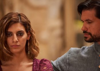 Σασμός : Ο Αστέρης ζητάει από τη Στέλλα να τον βοηθήσει