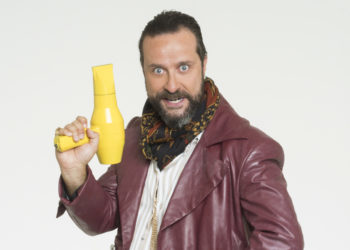 O Ζήσης Ρούμπος από το Α ως το Ω: “Ζούμε σε εποχή που το παράλογο έχει βήμα και κοινό για να ακουστεί”