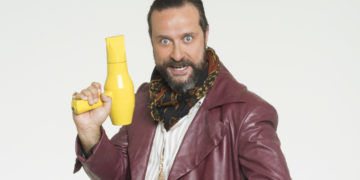 O Ζήσης Ρούμπος από το Α ως το Ω: “Ζούμε σε εποχή που το παράλογο έχει βήμα και κοινό για να ακουστεί”