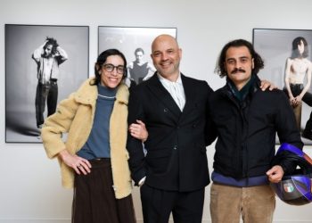 Εγκαίνια της έκθεσης “Portraits” του Terry Tsiolis