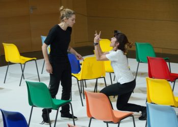 “2 Αδελφές, Μυρτώ και Γιούλικα” στο Θέατρο  του Ιδρύματος Μιχάλης Κακογιάννης