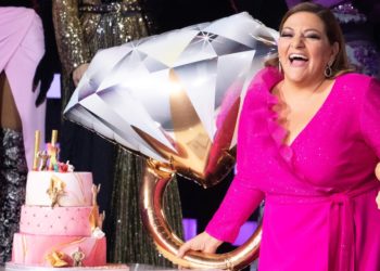 Γενέθλια με εντυπωσιακή τούρτα και μπαλόνι μονόπετρο για την Βίκυ Σταυροπούλου