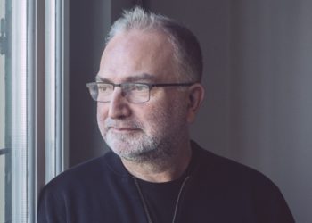 Ο Δημήτρης Μπασλάμ από το Α ως το Ω: “Ζηλεύω πάρα πολλούς ξένους παραμυθάδες”