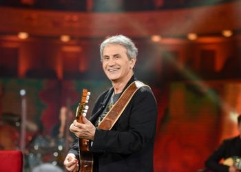 O Γιώργος Νταλάρας στο “Σπίτι με το Mega”