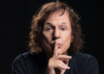 Βρίσκω εσένα, χάνω εμένα: Νέο τραγούδι από τον Βασίλη Παπακωνσταντίνου