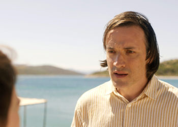 Καρτ ποστάλ: “Ο μέγας αγιασμός” εξαγνίζει τα χαμένα όνειρα