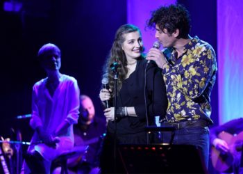 Ο Πύργος του Πειραιά φόρεσε τα γιορτινά του