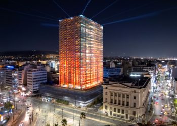 Ο Πύργος του Πειραιά φόρεσε τα γιορτινά του