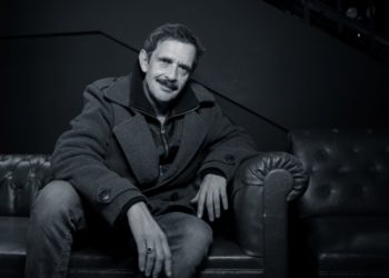 Ο Λεωνίδας Κακούρης από το Α ως το Ω: “Οι ρόλοι είναι γραπτά που γίνονται άνθρωποι”