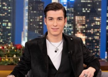 Ο Στέφανος Πιτσίνιαγκας με το “Δυνατά-τα-τα” στο «The 2Night Show»