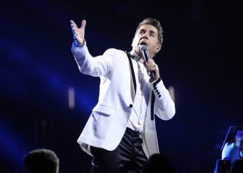 Ο Γιώργος Μαζωνάκης  στην κορυφή της Αθήνας