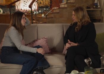 Η γη της ελιάς: Η Μυρτάλη προσπαθεί να πείσει την Αθηνά να γυρίσει πίσω