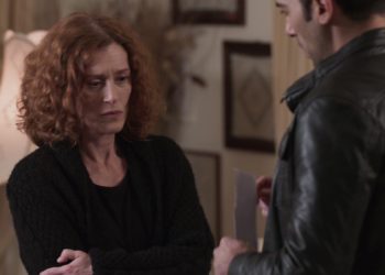 Η γη της ελιάς: Η Μυρτάλη προσπαθεί να πείσει την Αθηνά να γυρίσει πίσω