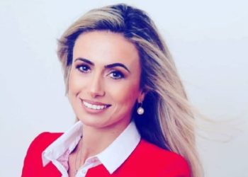 10+1 ερωτήσεις στην  Ανατολή Κωνσταντινίδου